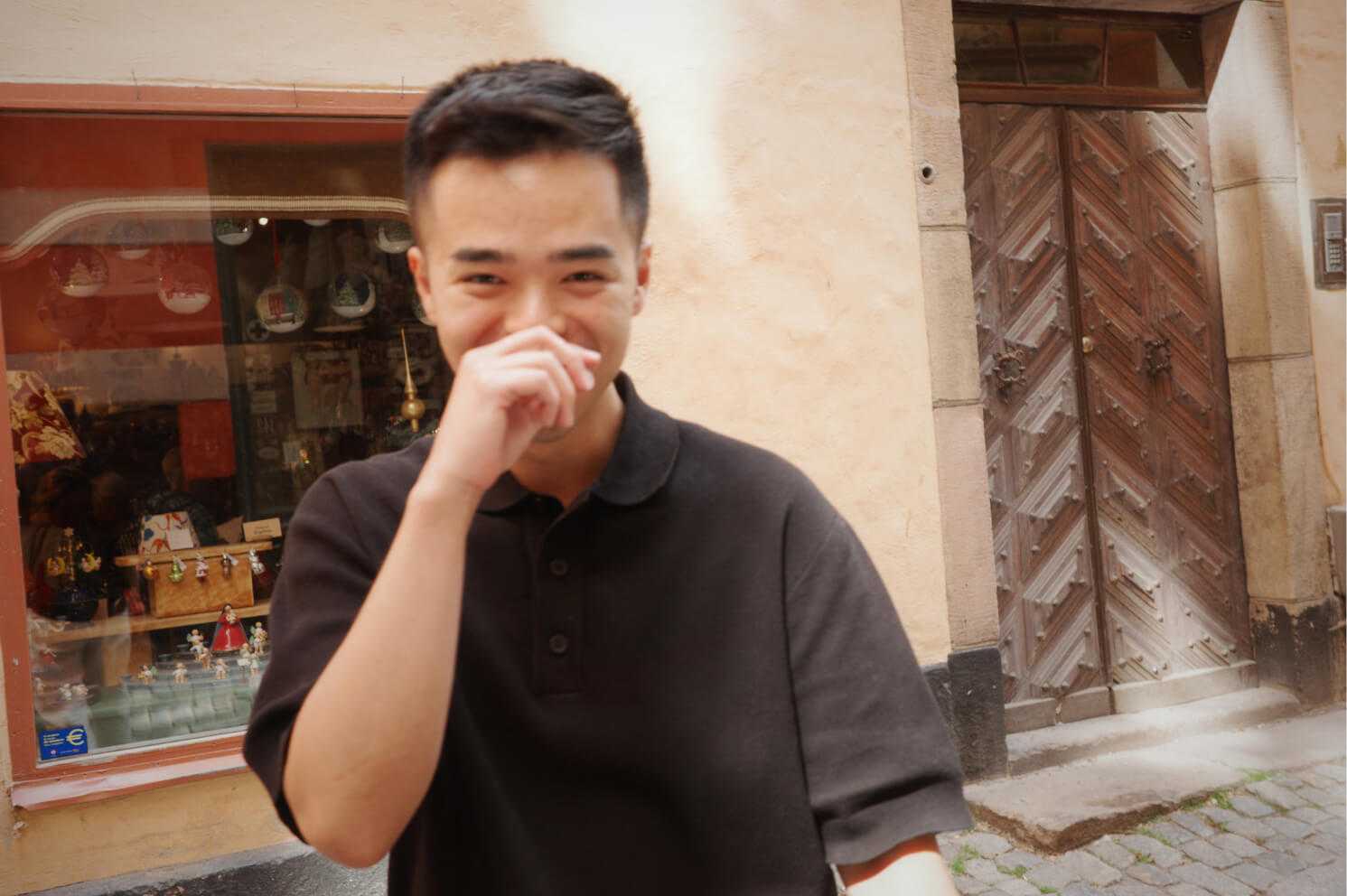 SAY HELLO TO HONG